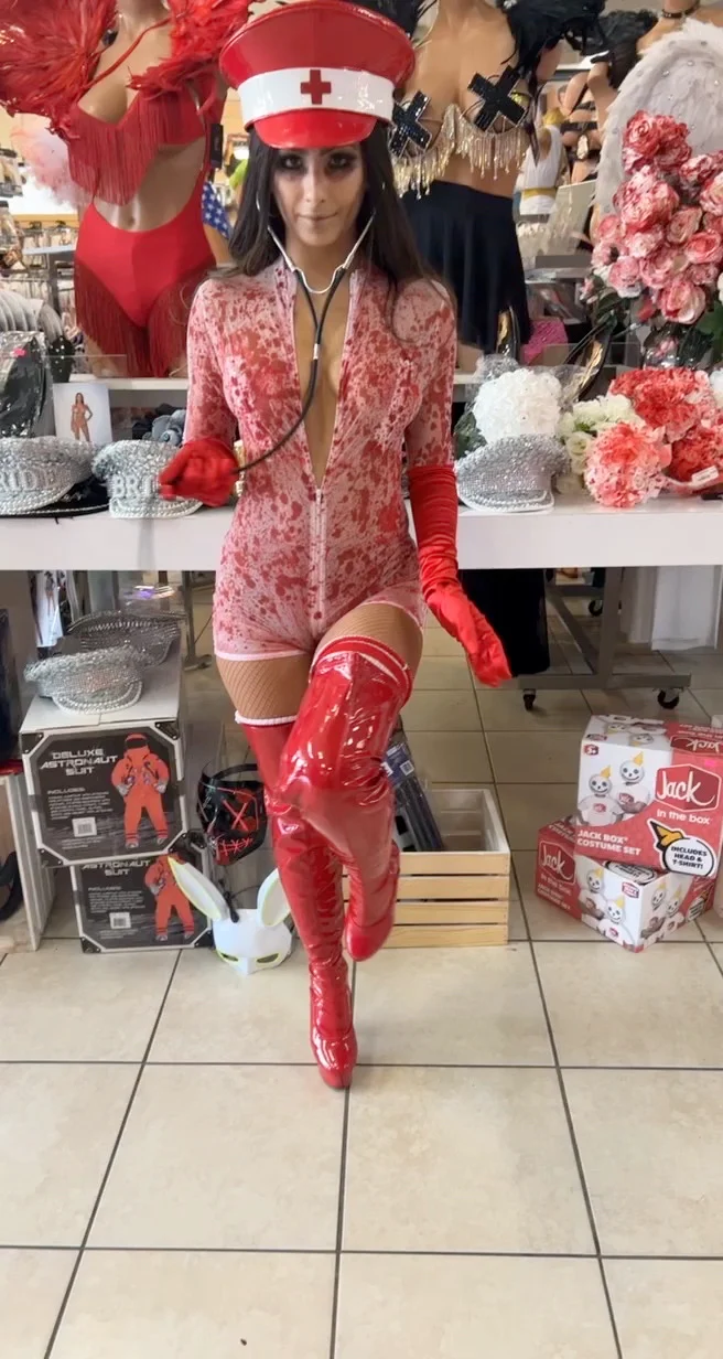 Bloody Nurse Costume by Playthings - Image 5