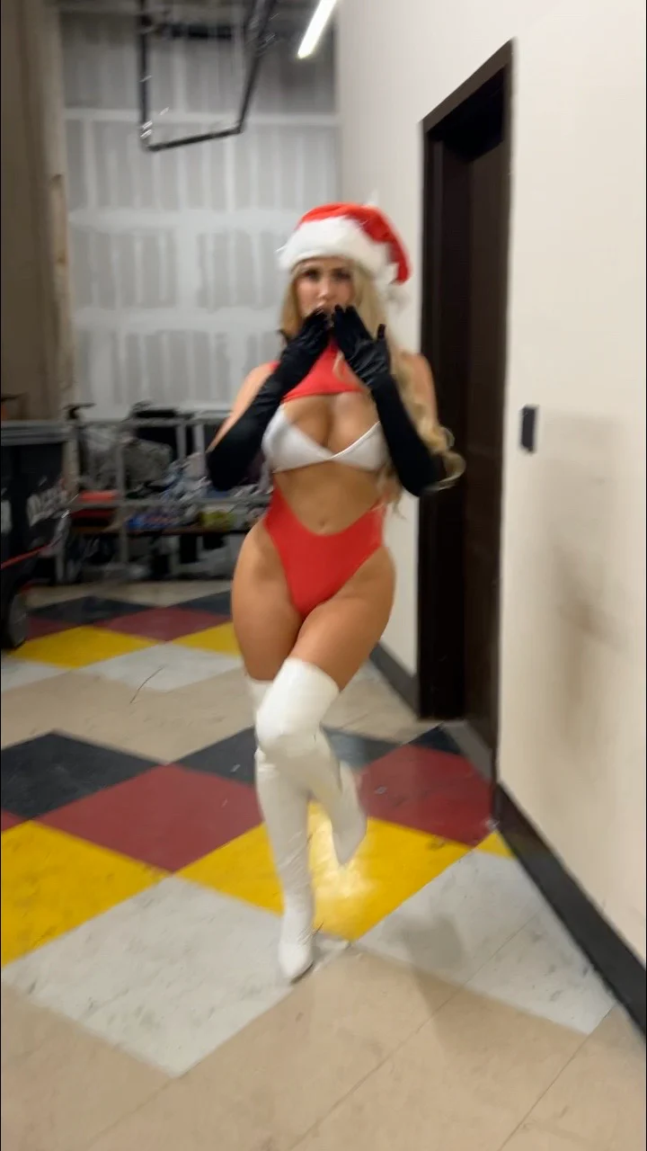 Exclusive Santa's Helper 4pc set - Image 2