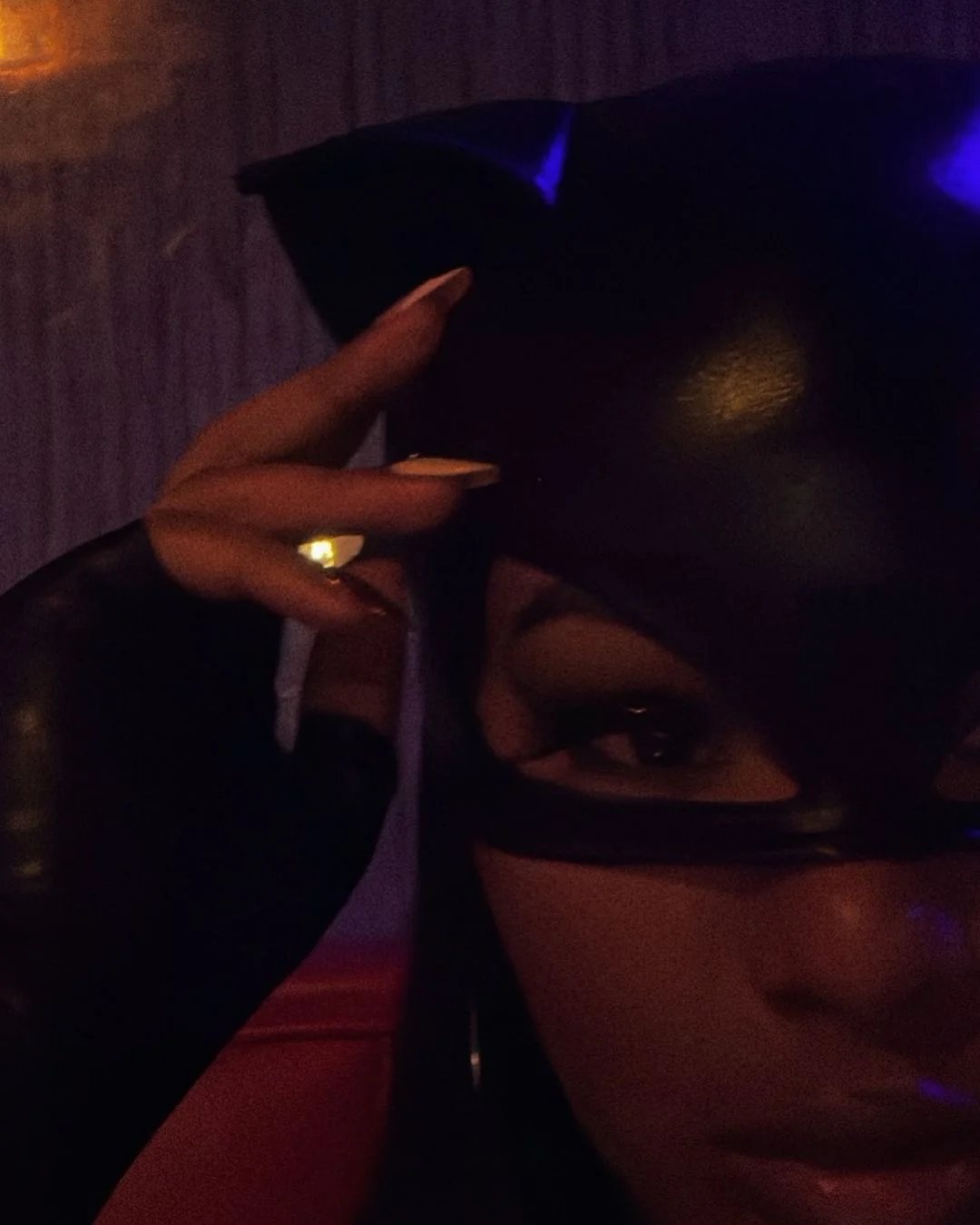 Fetish  KITTY IN PLEATHER - Image 4