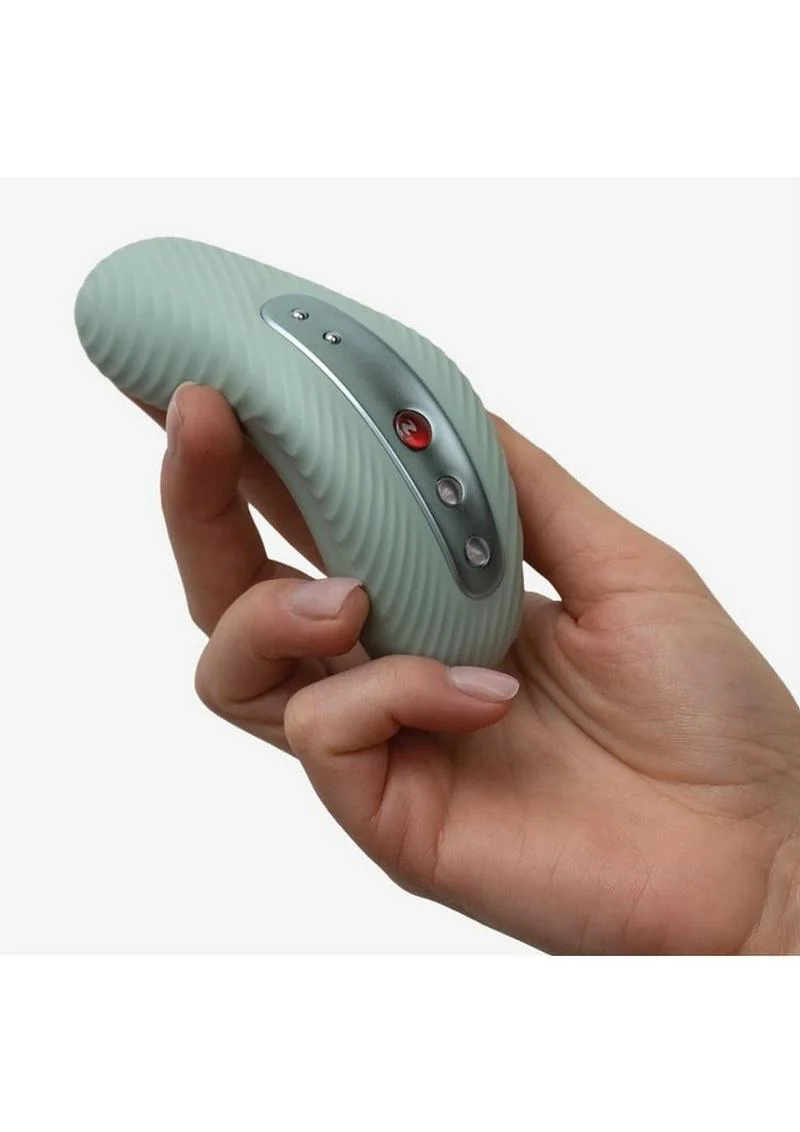 Laya III Silicone Rechargeable Lay-On Vibrator - Image 8