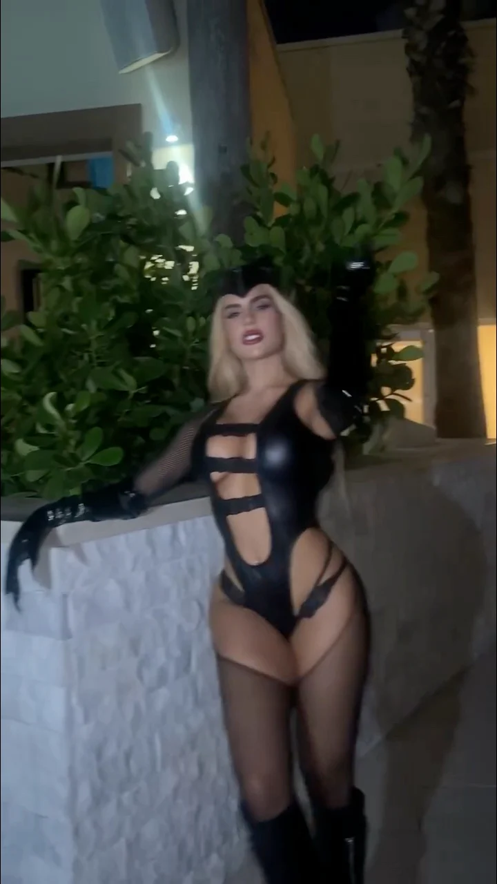 Sexy Cat Woman Playthings Exclusive - Image 3
