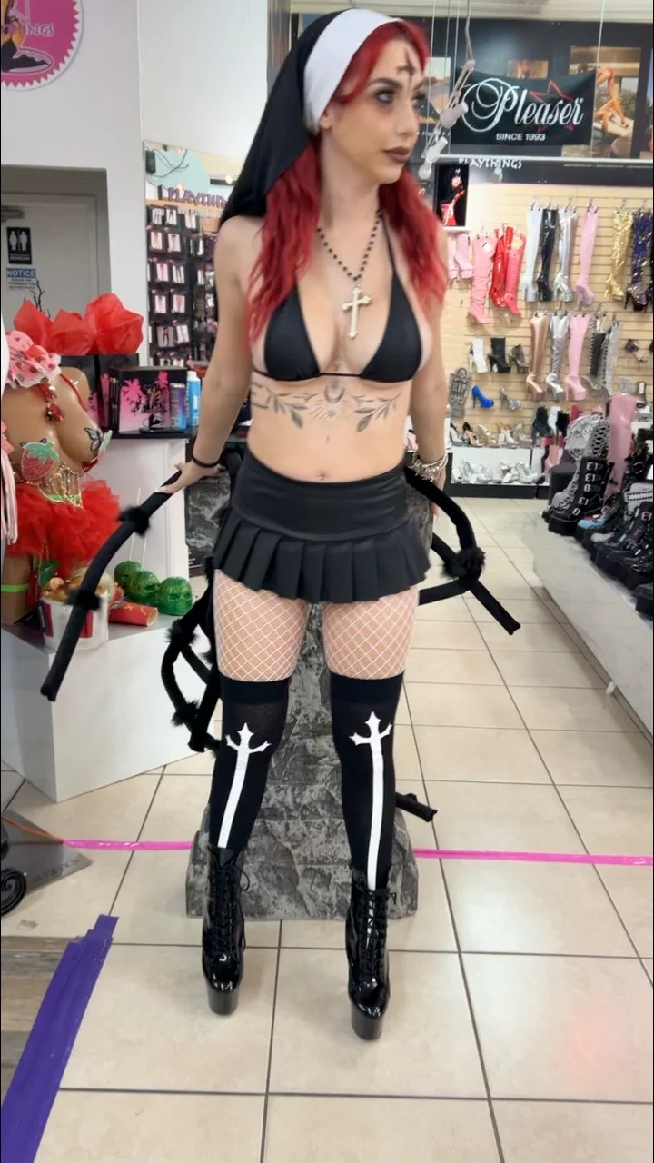 Sinister Nun Costume - Image 4