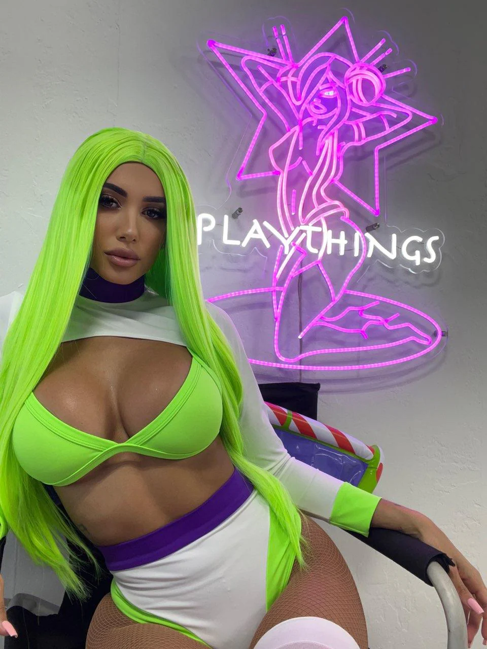 The Buzz Exclusive Costume includes wig - Image 11