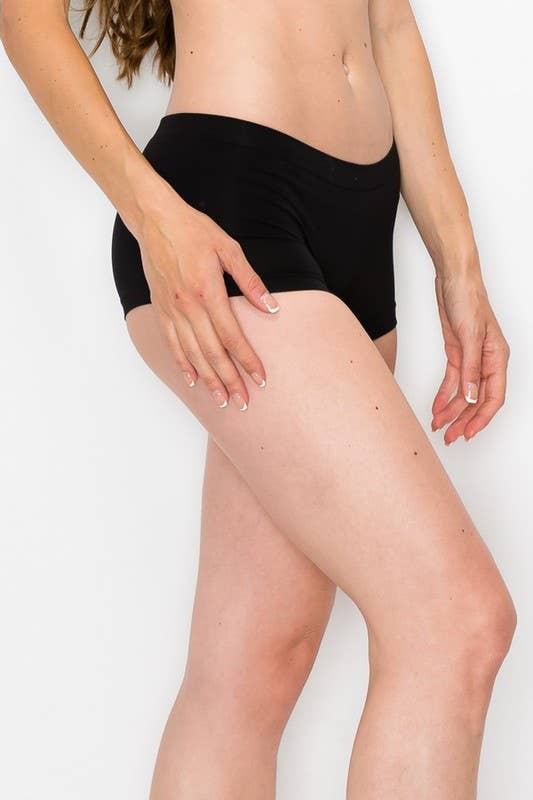 Yelete - Women's Seamless Boyfriend Shorts - Image 2